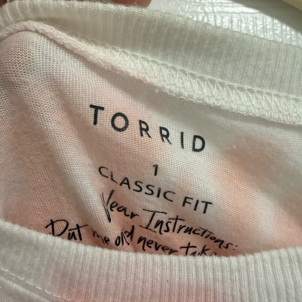 Torrid Classic Fit Tee in Soft Pink and White Size 1 - Picture 3 of 4